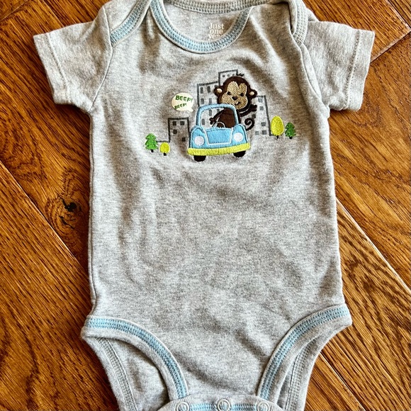 Monkey Themed Onsesie Set - Picture 4 of 5